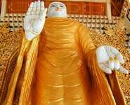 Buddha closeup, with hands (651x527, 96.9 kilobytes)