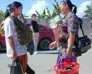 Gloria admires the old style baby slings, not the new style plastic bags and bucket. (619x500, 94.6 kilobytes)