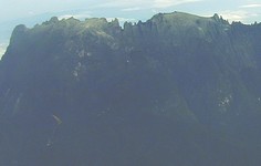 Mt Kinabalu is famous for its craggy peak (785x500, 66.0 kilobytes)