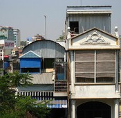 The mixed scene from the top floor: 19th, 20th, 21st centuries