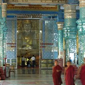 Kyauktawgi - The Buddha in a temple of mosaic mirrors