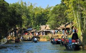 Our boat arrives at the Intain market