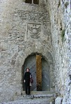 Gloria at the entrance to the Castello Di Venere. (333x492, 90.0 kilobytes)