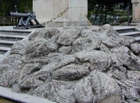 Part of an unusual  War Memorial in the Giardino Ibleo (680x500, 95.4 kilobytes)