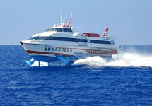 A hydrofoil, the Tiziano, near Panarea (619x431, 80.0 kilobytes)