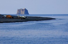 Behind the black sand beach of Stromboli is Stombolicchio,  (770x500, 90.0 kilobytes)