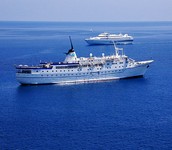 A cruise ship, a ferry, a sailboat (554x484, 83.8 kilobytes)