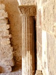 Cathedral Cloister - a nice fluted column with flowered capital (375x500, 94.7 kilobytes)