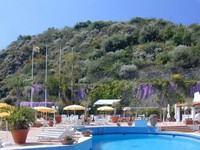 Hotel Carasco pool (667x500, 90.7 kilobytes)