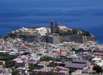 Lipari's Citadel in the town (685x500, 90.5 kilobytes)