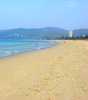 Karon Beach on Karon Beach  Two Weeks After The Tsunami