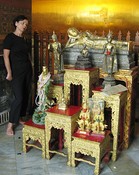 Gloria at another chapel of Wat Po