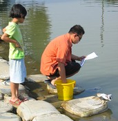Reading the prayer before releasing fish from captivity