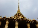 Wat Phra Kaeo - A building near the terrace (656x492, 88.2 kilobytes)