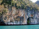 Hong Island's Streaky Cliff (656x492, 96.4 kilobytes)