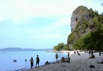 Facing the other way, here's Phra Nang Beach (713x492, 80.4 kilobytes)